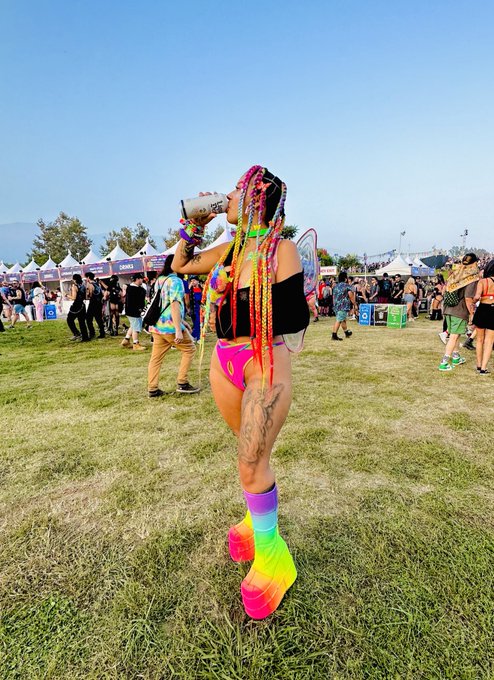 I had so much fun at Nocturnal but f*(k this sling and pain!! I can&rsquo;t wait to get back to normal. It&rsquo;s<a href="/tag/feet"class="tags"><span>#feet</span></a>