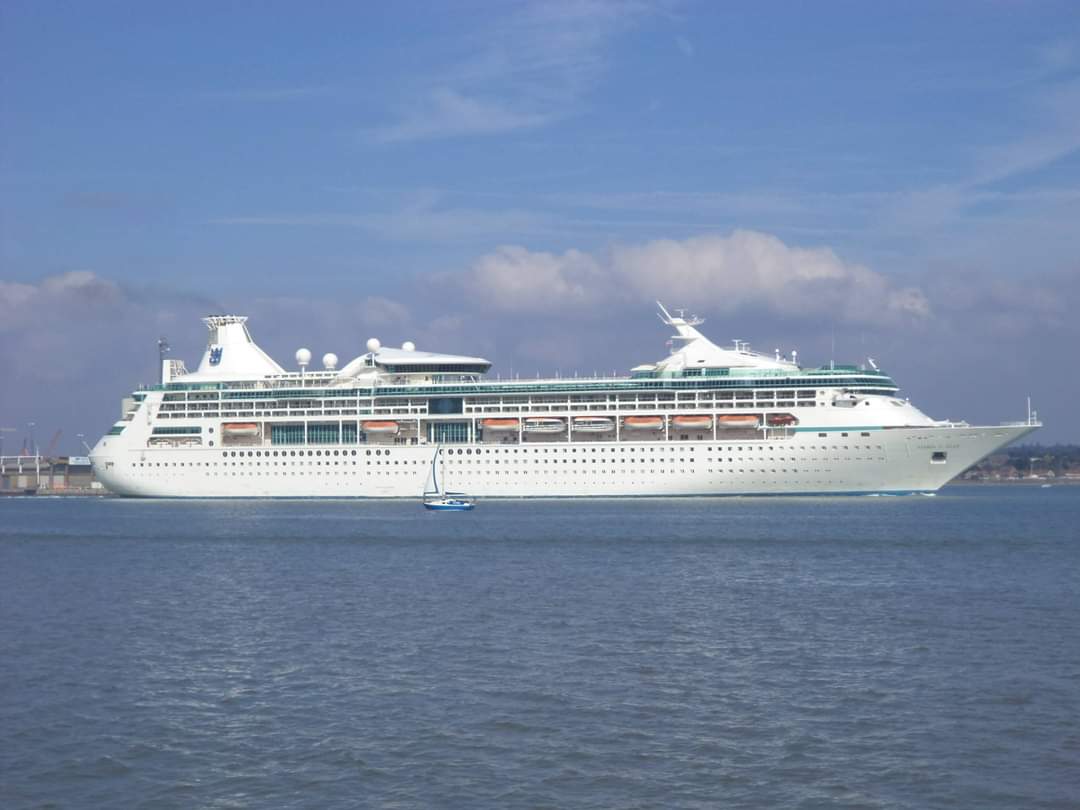 nauticallyspeak's tweet photo. #OnThisDay 24/09/2013 we witnessed @RoyalCaribbean #VisionoftheSeas depart Southampton following her visit to the city. @aida_cruises #AIDAsol can also be seen in the first picture.
#royalcaribbean #visionclass #visionoftheseas #hythe #southampton #nauticallyspeaking https://t.co/a6Jcev292X