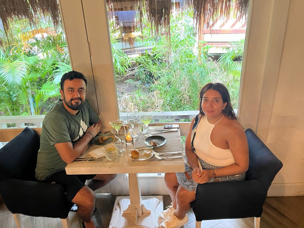 viajaconcami's tweet photo. Gracias Alex y esposa por la confianza #MeliaCozumel https://t.co/u6LZNzZa9B