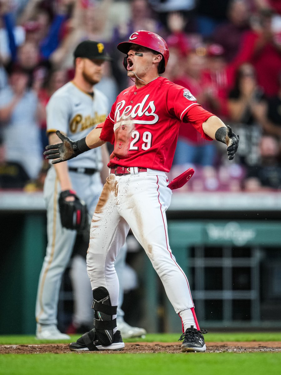 Reds's tweet photo. Are you not entertained?!?!?!?!?! https://t.co/55g2eYN33V