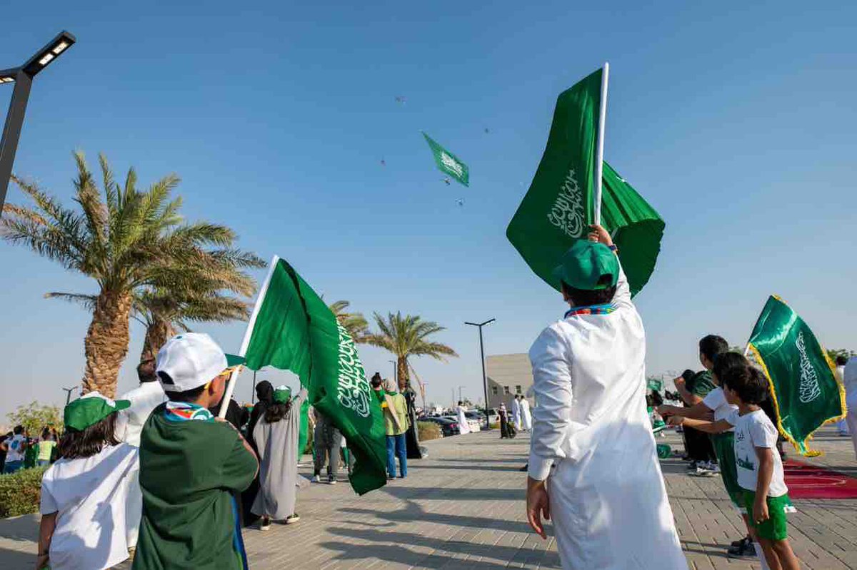 وَارْفَعِ الخَفَّاقَ أَخْضَرْ 🇸🇦

ما أجمل هذا اليوم في كل تفاصيله. اليوم الوطني يوم للتعبير عن مشاعر الفخر والاعتزاز بانتمائنا لوطن عظيم. 

حفظ الله حكامنا وولاة أمرنا وأدام علينا العز والأمن والأمان.