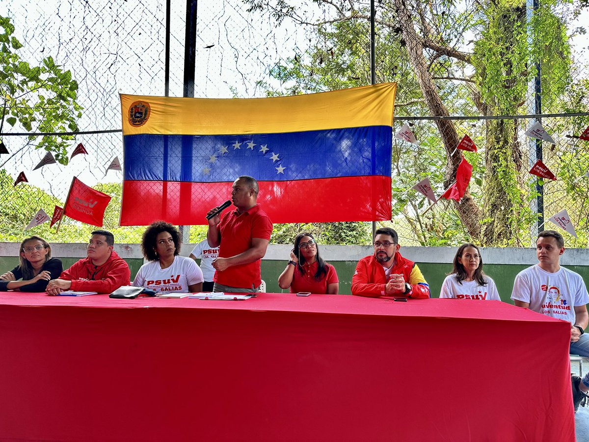 genkerve_psuv's tweet photo. Desde los Altos Mirandinos, en #SanAntonioDeLosAltos Municipio Los Salias nos encontramos con líderes y lideresas de las bases del @PartidoPSUV Nos estamos organizando para la victoria del Pueblo junto a nuestro Presidente @NicolasMaduro 
#GarantíaDePaz https://t.co/eG80GPM5dY