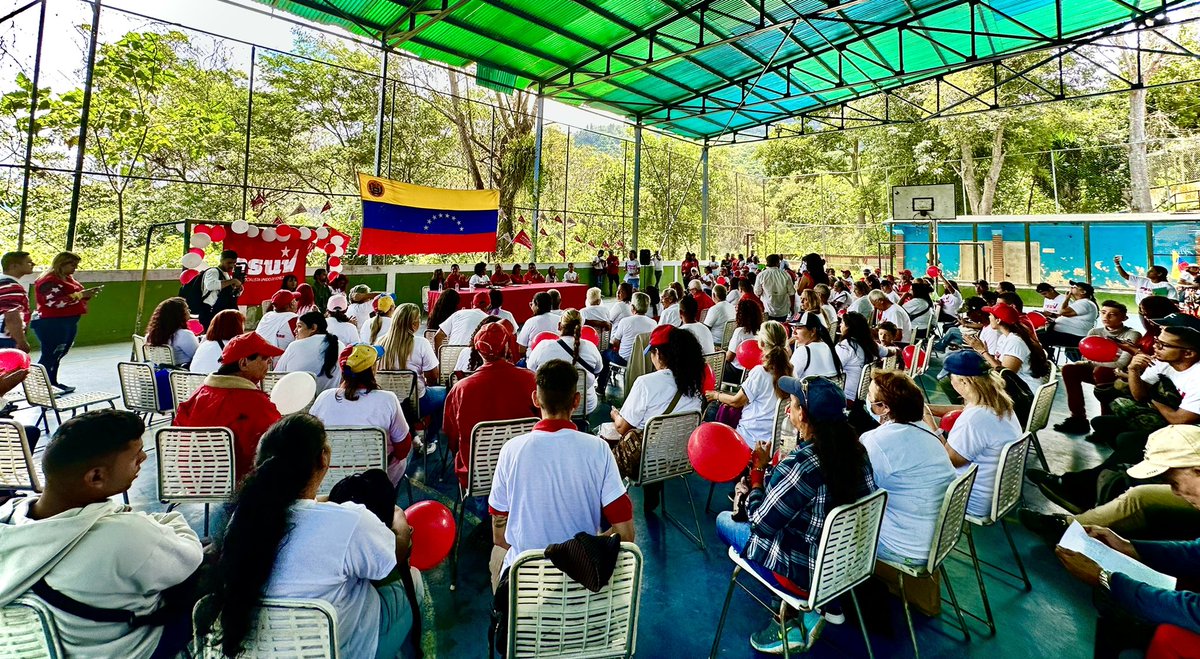 genkerve_psuv's tweet photo. Desde los Altos Mirandinos, en #SanAntonioDeLosAltos Municipio Los Salias nos encontramos con líderes y lideresas de las bases del @PartidoPSUV Nos estamos organizando para la victoria del Pueblo junto a nuestro Presidente @NicolasMaduro 
#GarantíaDePaz https://t.co/eG80GPM5dY