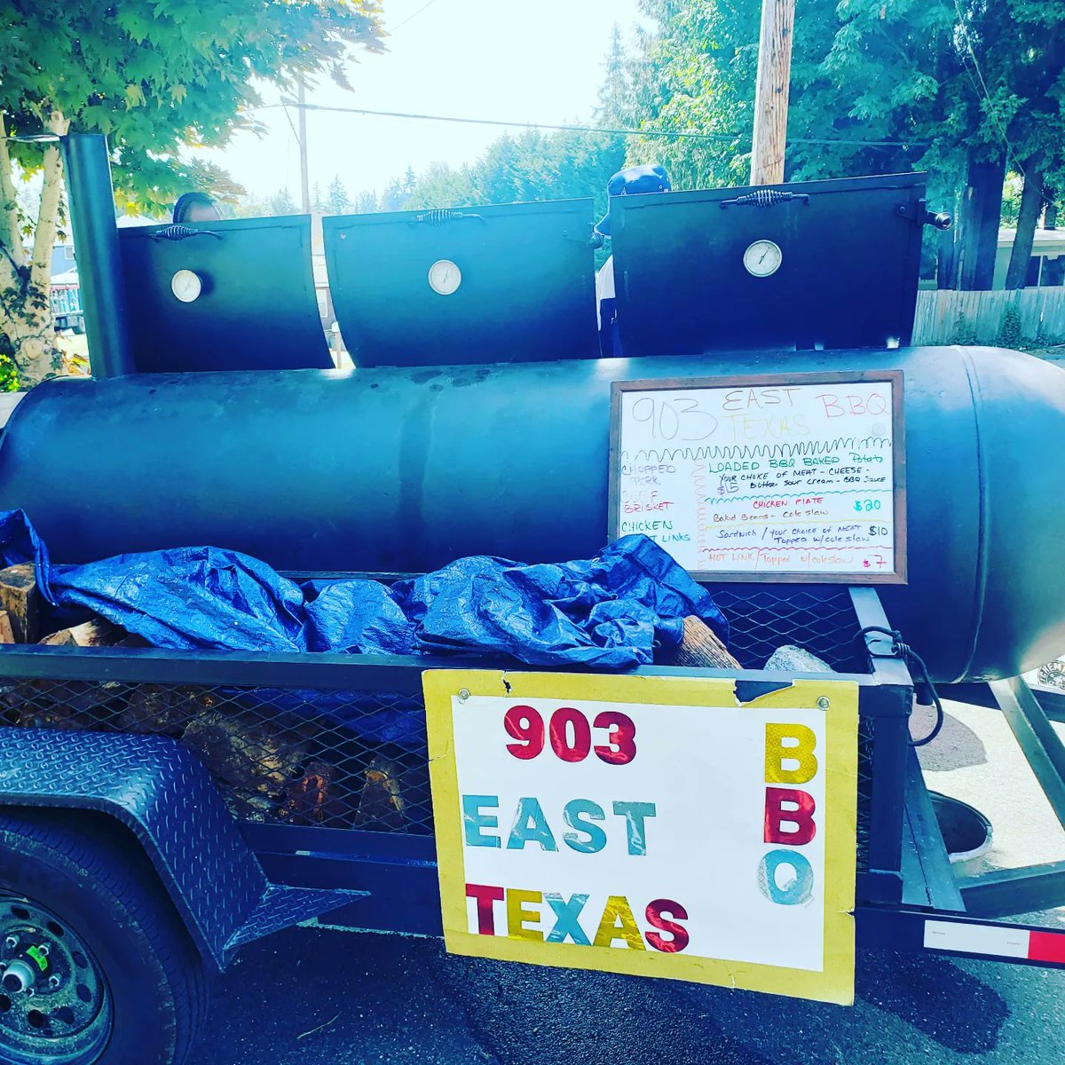 ChronicBothell's tweet image. Come thru tomorrow for Sunday Funday and get you some East Texas BBQ!!  Who wants to cook on game day?  Go HAWKS!!