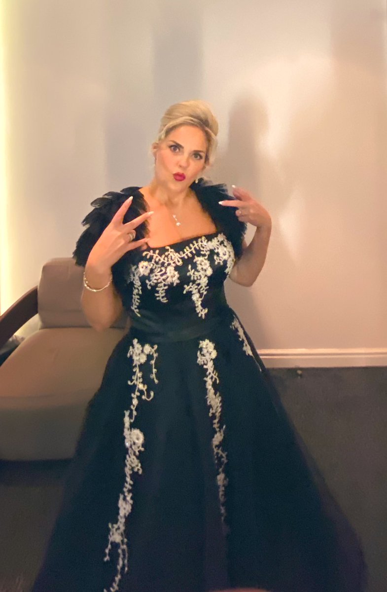 CelineSoprano's tweet image. #Concerttime 🎶🙏🏼