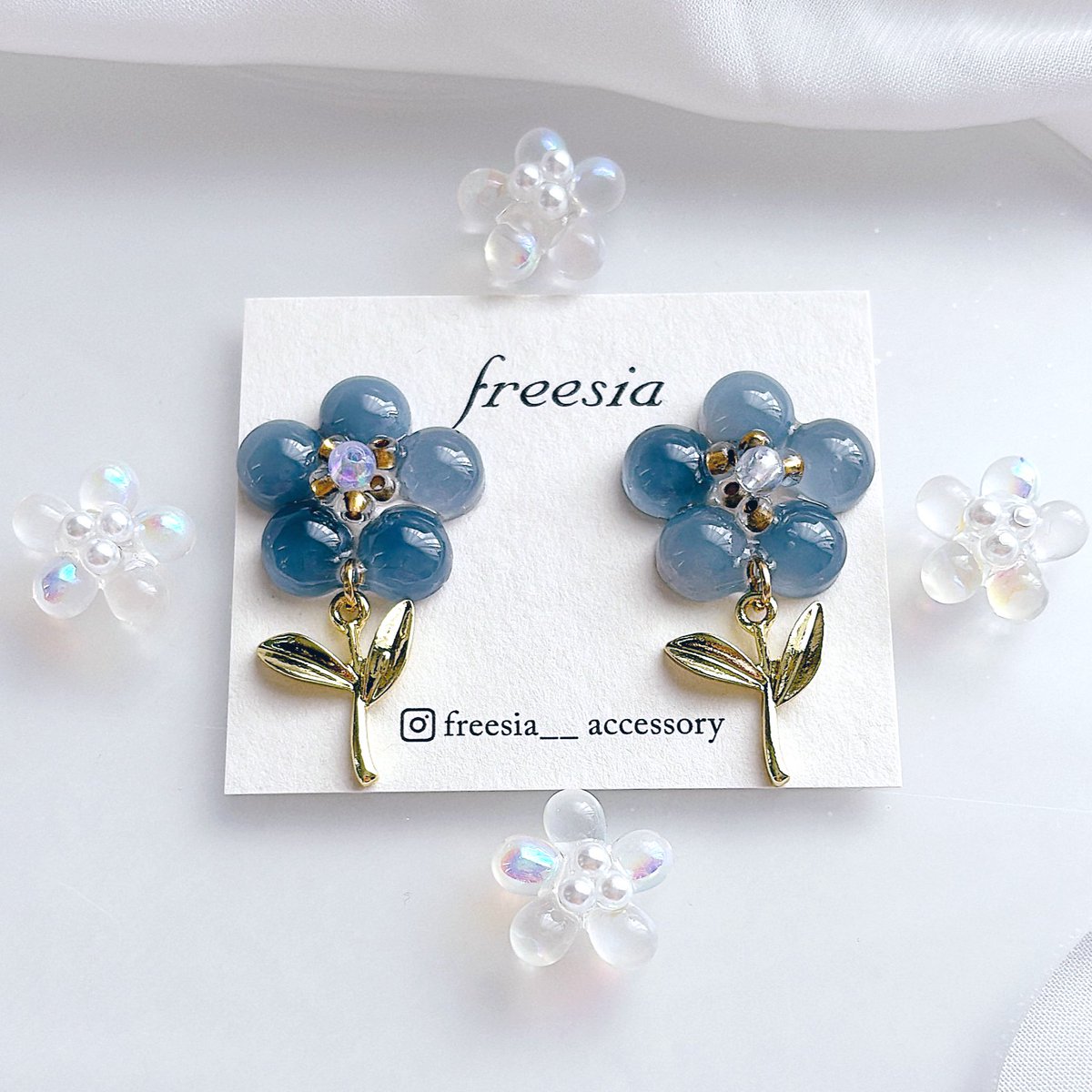 freesiaa_02's tweet photo. ゆらゆら揺れる葉っぱが可愛いお花のアクセサリーです💐🌸

https://t.co/cRHZOqiNKS
#レジンアクセサリー #お花 https://t.co/UeGbBB4G7a