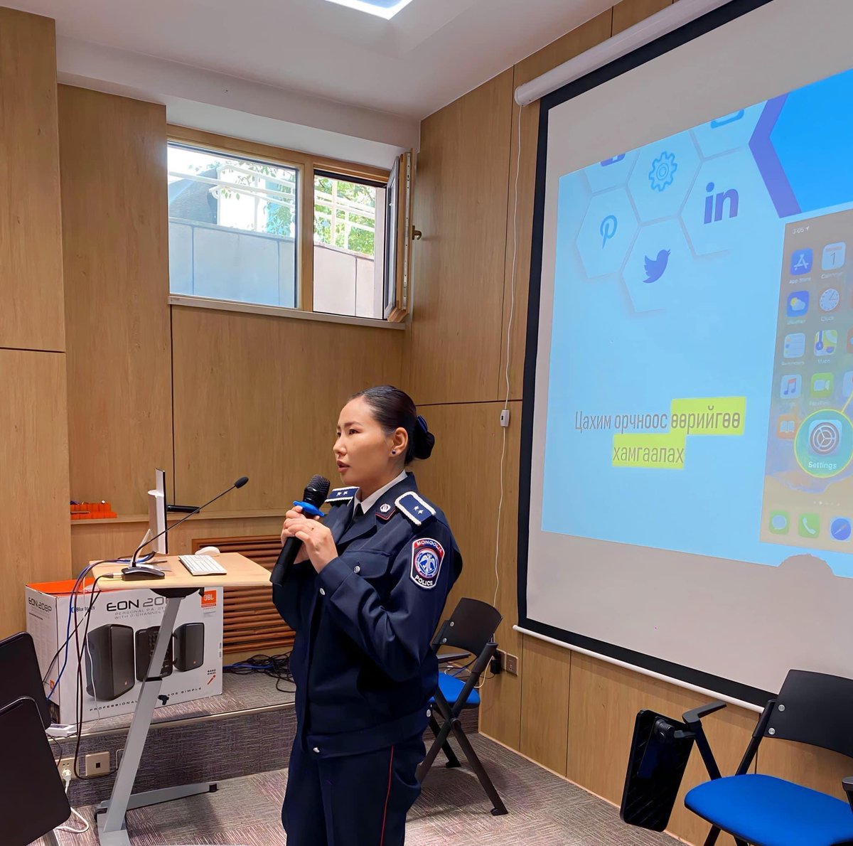 Та өөрийн гар утас болон хүүхдийнхээ гар утсыг зохисгүй агуулгатай контентоос хамгаалж "content &amp; Privacy Restriction" тохироог доорх заавраас харж идэвхжүүлээрэй! Цагдаагийн байгууллагаас ерөнхий боловсролын сургуулийн сурагчдыг зохисгүй агуулгатай мэдээллээс өөрийгөө хамгаалах