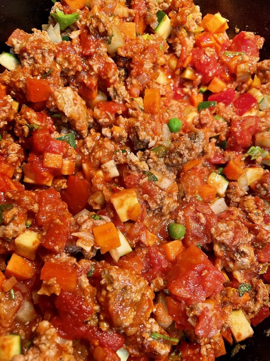 NatalieMoran20's tweet photo. The first round of meals for the week-Beef Massaman with Cauliflower Rice-is done and a double batch of Mexican Mince which will be topped with a Cheesy Corn Crust is now cooking away merrily in the slow cooker so it’s on to lunch for the fellas.
#BuildALongerTable https://t.co/69BQDi1TN1