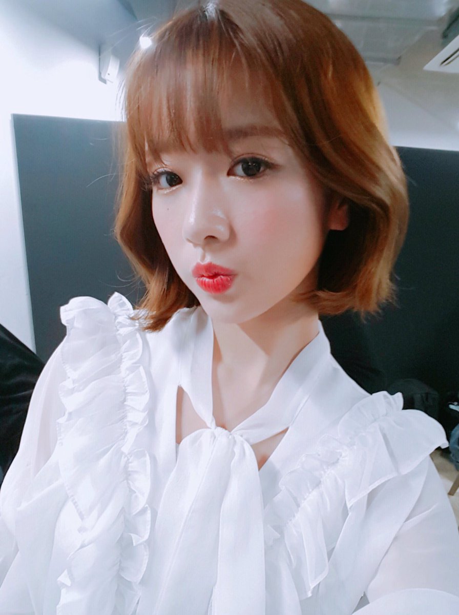 PinkFactory_twt's tweet photo. I #𝑓eəlーt𝐡𝕖처음 y es por eso Que me vine corriendo al #𝙷𝐲𝐮𝑘𝕙ā𝔦𓊈𝐝𝘦𝖻𝘂𝑡𓊉 lista para cantar y bailar toda la tarde en compañía de @HYUKHAI_TW, ¡felicidades!

𝑝𝖾𝗍𝗂𝗍 𝑔𝗂𝗋𝗅⠀⠀⠀⠀⠀정 #Izaskun https://t.co/GcllEvgme6