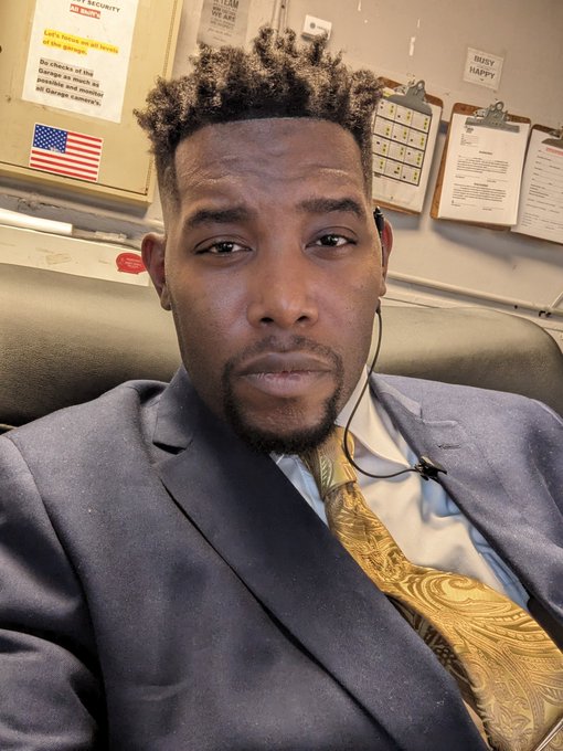 Who Wana fuck me 8n my suit and tie https://t.co/6HDYRkdILO