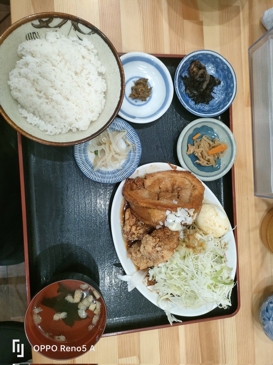 nozm429's tweet photo. 本日はランチを食べに竹清食堂さんへ。
息子2人が、から揚げを食べたい、と。
本当にから揚げもチャーシューも美味いんです。

大変満足です。

ごちそうさまでした。

#栃木県
#竹清食堂
#ごちそうさまでした https://t.co/TCvu6lXlSZ