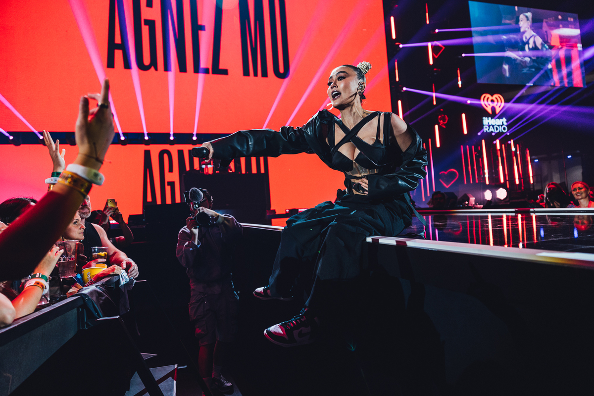 If @agnezmo passed you the mic, what song you singing? 🎶💖 #AGNATION [📷: @skylerbarberio] Catch the greatest moments of this weekend on 10/10, streaming only on @Hulu. #iHeartFestival2023 #iHeartOnHulu