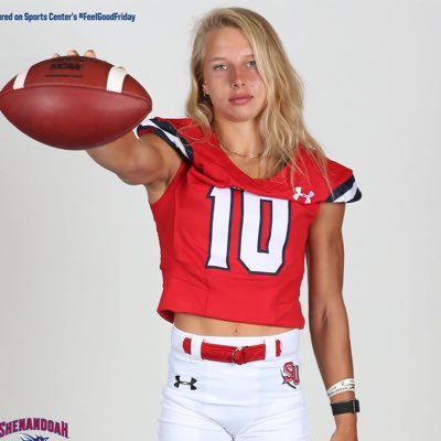 Congrats: Shenandoah's Haley Van Voorhis became the first female non-kicker to appear in a college football game! 💯 brobible.com/sports/article… She plays Safety and appeared today in a game against Juniata. Van Voorhis entered the game during in the first quarter, immediately…
