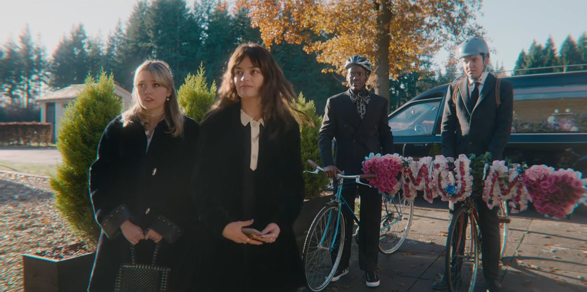 mr_tashiduncan's tweet photo. episode 6 is the best episode of the whole season. seeing all of the main characters come together and be connected in the same plot since they’re now all separated or how many are not on great terms with each other at this point was really beautiful. #SexEducation https://t.co/P1JK7INW6k