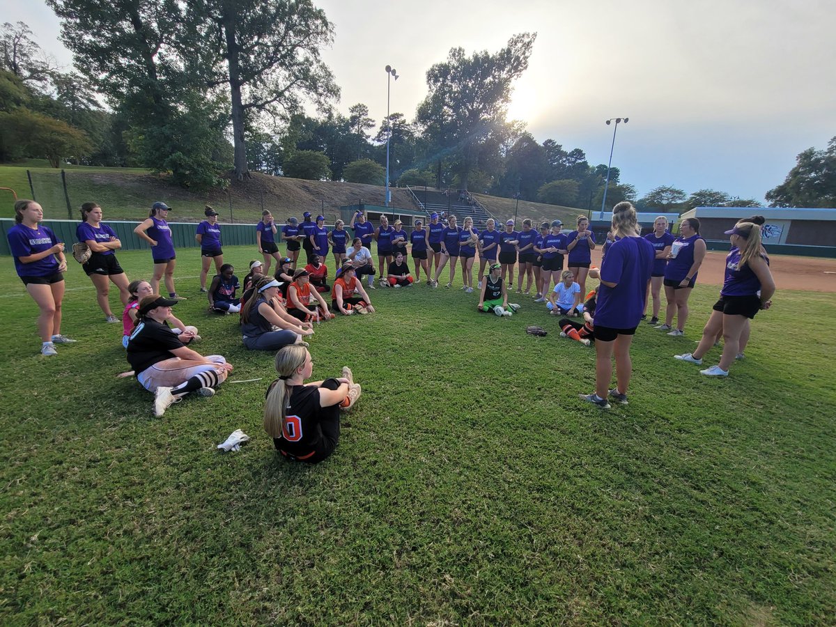 We had a great time working with our campers today at our Fall Top Prospect Camp! #BringYourRoar 🐅