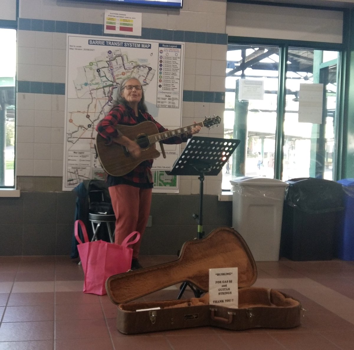barriefolk's tweet photo. Thanks to our performers Patty, Eric, Wayne, Paul, Jeff, Patrick, Rebekah and KC, who played for @cityofbarrie #CultureDays. Thanks to those who stopped by and listened! 
And thanks to Barrie's Economic &amp; Creative Development and Transit Departments for their support. https://t.co/MmYKjyZag8