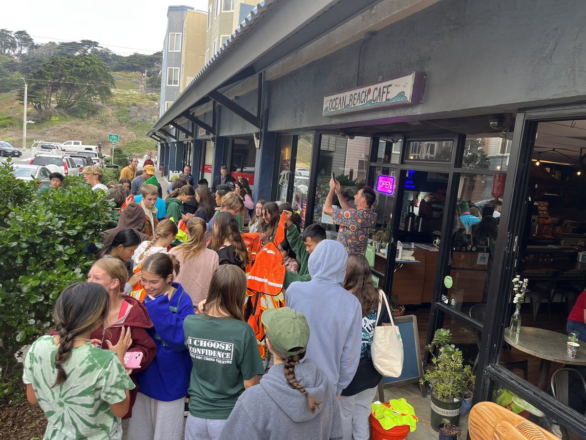 Bobakkabob37's tweet photo. Today was an absolutely phenomenal day!

It started with the @TheCACoast #CoastalCleanupDay so we had our usual #KeepOceanBeachClean series but with almost 7x the number of attendees! It was WILD 😍😍😍 https://t.co/cG3k2tJgeU