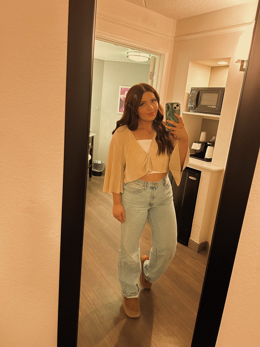 whitleeangel_'s tweet photo. hotel bathroom lighting >>> https://t.co/oT85ni4sCp