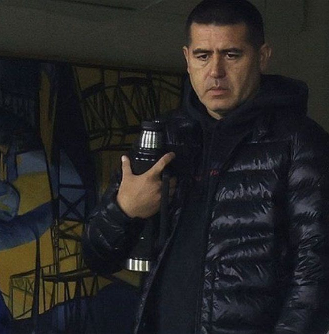El único culpable de la situación crítica de Boca se llama Juan Román Riquelme. Él trajo a Almirón, él eligió los refuerzos, y él es la persona que sale a inflar a jugadores como Fabra o Pol Fernández cuando habla en ESPN o Tyc Sports. Imagínense lo que serían 4 años más de éste