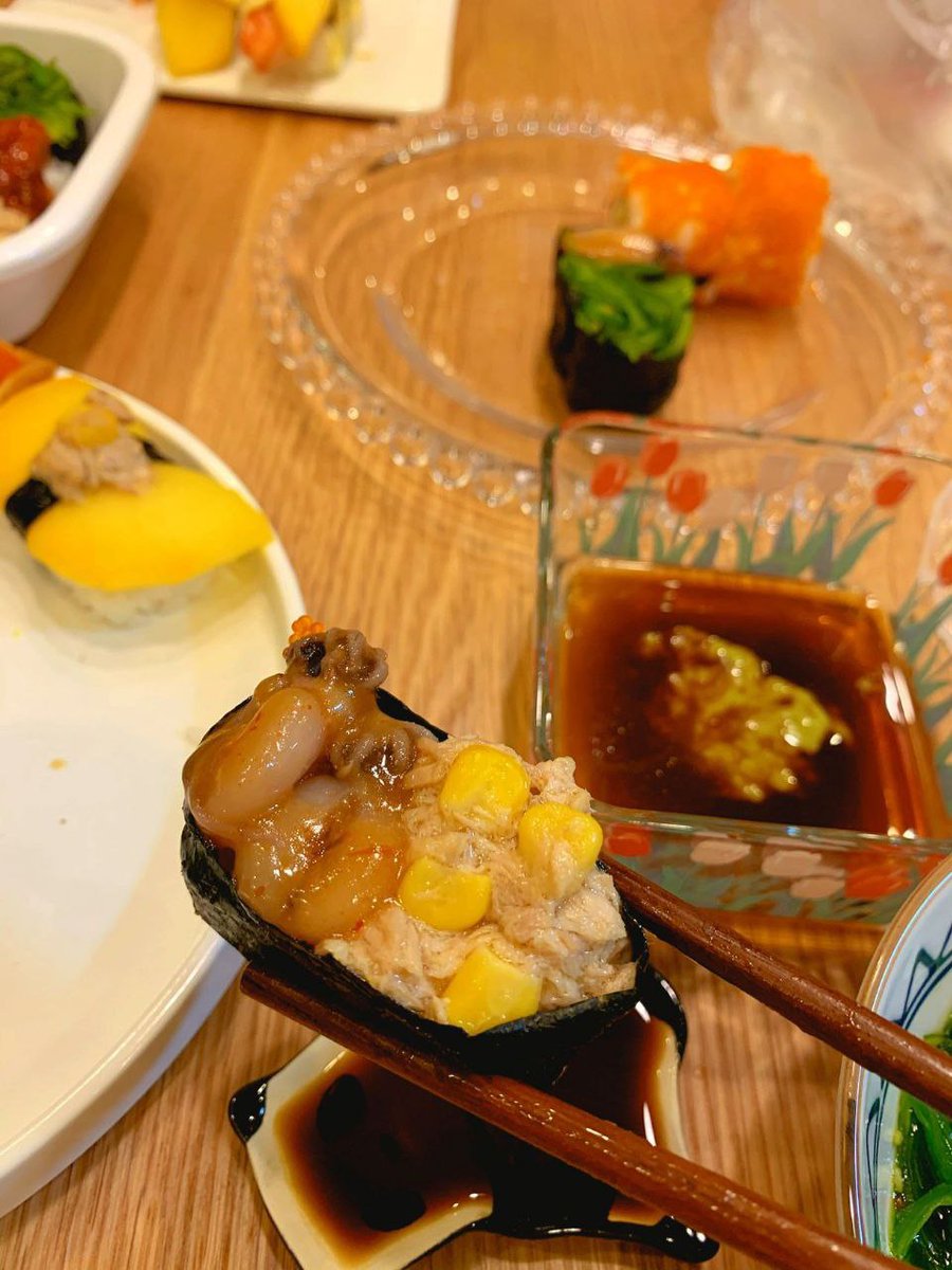 mas_hro's tweet photo. @FoxNews Weekend at home personally invite colleagues to eat sushi, homemade sushi! I want it to be super simple. I can put whatever I want in it. I can't do it with salmon, but I can't do it with anything else. Sushi freedom, huh https://t.co/6sJWb1omgB