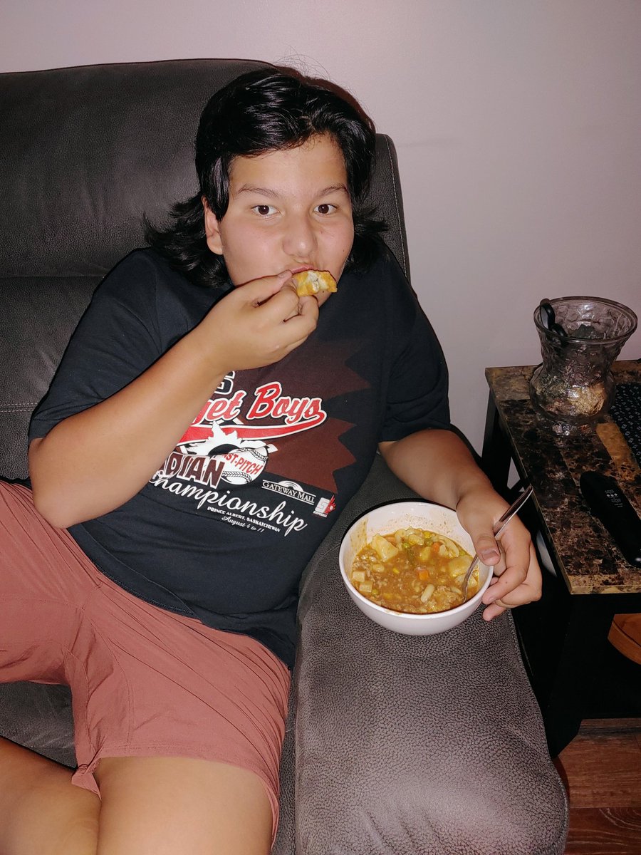Big_G_09's tweet image. #hamburgersoup 🍲 and #frybread #comfortfood #foodie after back to back #hockey games for #BigAce ♠️ 🏒 #Supper #Dinner #LifeIsGood 🙏 Thank you Auntie and Uncle 🧡 🐂 🇨🇦 #saturdaynight
