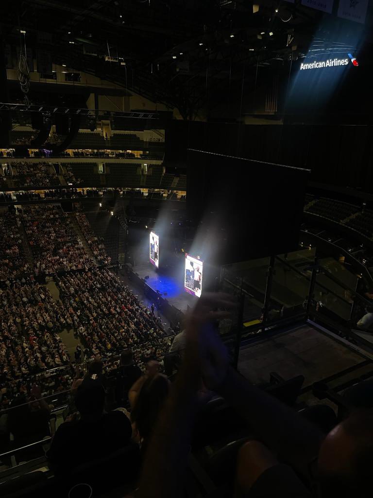 TOPS OFF lol I made it on the big screen at <a href="/AACenter/">American Airlines Center</a> <a href="/bertkreischer/">bert kreischer</a> 🤣🤣