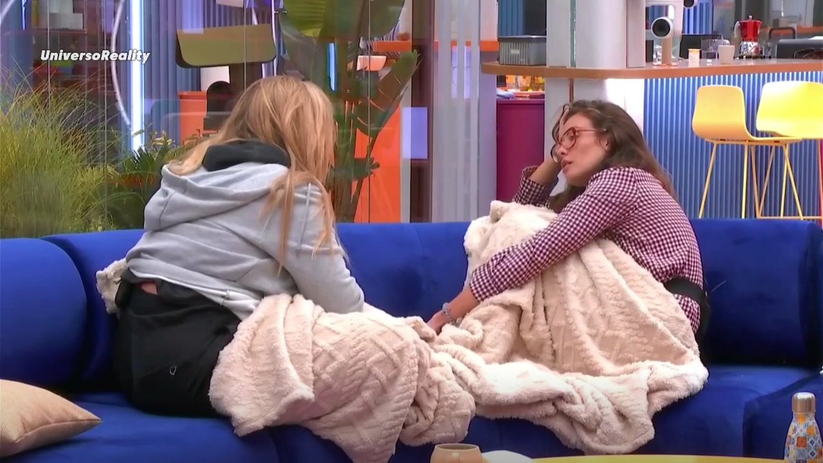 StrongBoy__'s tweet image. Susana diciendo que Oriana quiere que Jessica le pida perdón.

Jessica: yo perdón por qué? Sí yo no he dicho nada, solo mi opinión. Show conmigo no lo van a tener. Y ahora hablo contigo pero no más bombo. Ahora entiendo por qué ella hacía esas preguntas.

Uufff
#GHVIP23S