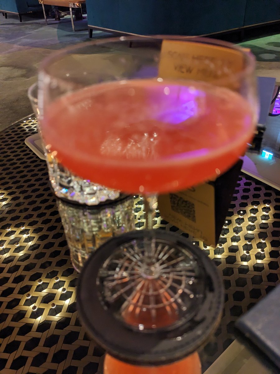 I know it's quite a throwback but whenever I get a cocktail, I can't resist a #cosmocon c/- @scottnasello and <a href="/nicolefv/">dr. nicole forsgren</a>