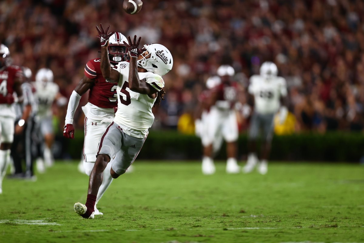 HailStateFB's tweet photo. There goes that man!!! 

4 receptions for 205 yards and a score.... IN THE FIRST HALF!

#HailState🐶 | @TuluuuuuG https://t.co/vTNIg5SWaR