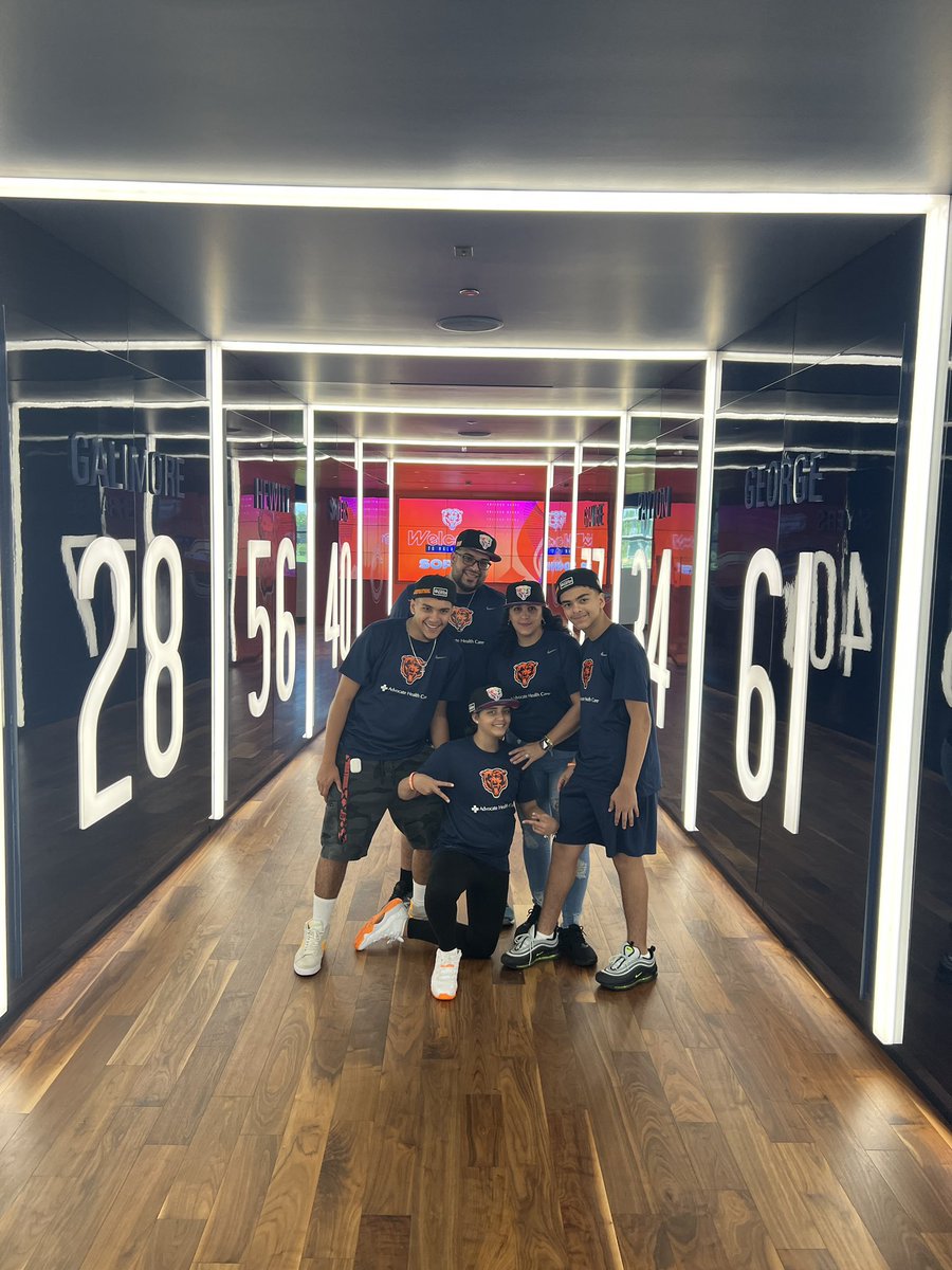 AdvocateKids's tweet photo. We’re kicking off Sophie’s VIP weekend with the @chicagobears at Halas Hall today as we head to KC for the big game. Sophie and family met the team, got tons of autographs and a behind-the-scenes tour! 🐻 https://t.co/3Znx6GCP5O