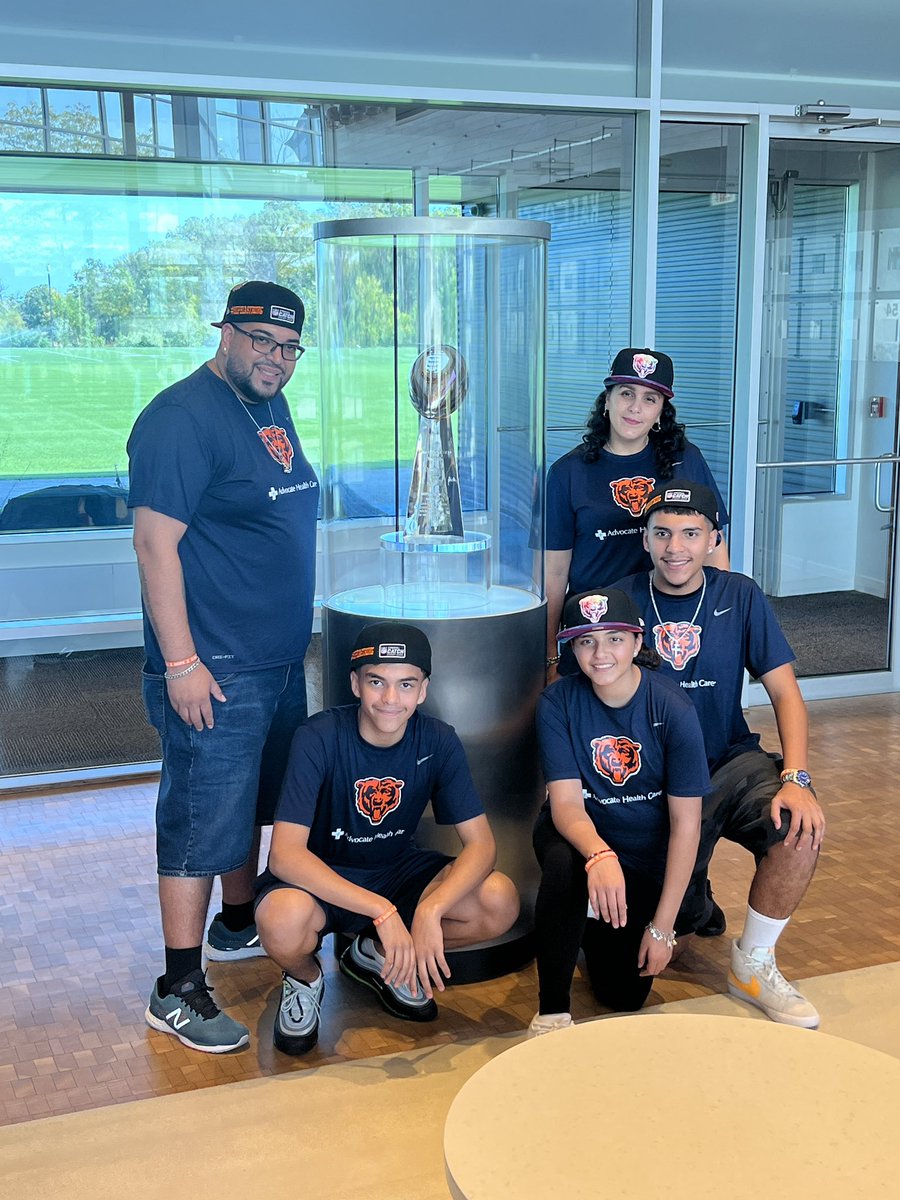 AdvocateKids's tweet photo. We’re kicking off Sophie’s VIP weekend with the @chicagobears at Halas Hall today as we head to KC for the big game. Sophie and family met the team, got tons of autographs and a behind-the-scenes tour! 🐻 https://t.co/3Znx6GCP5O