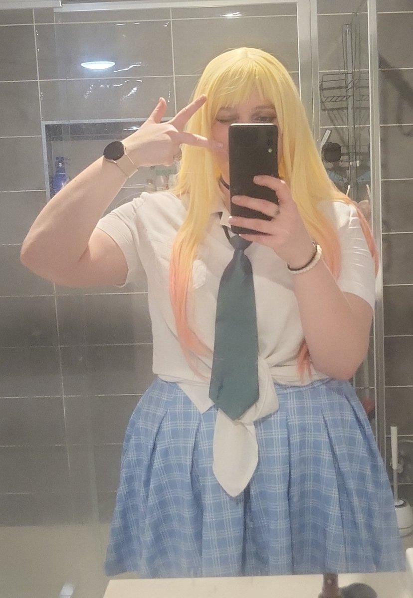 Display stall and cosplay judge? Couldn't be me 👀 
I had a blast at #Geekcon yesterday at the <a href="/WangarattaLib/">Wangaratta Library</a> and got to meet the incredible cpt.eleanor! 
I especially appreciate all the love for my Nero Claudius 🥹