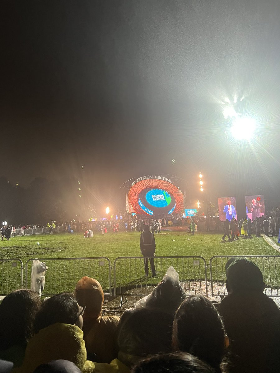 Timb0_slice7's tweet photo. @GlblCtzn @MsLaurynHill #CancelVIPSection https://t.co/5sJQU2IrUJ