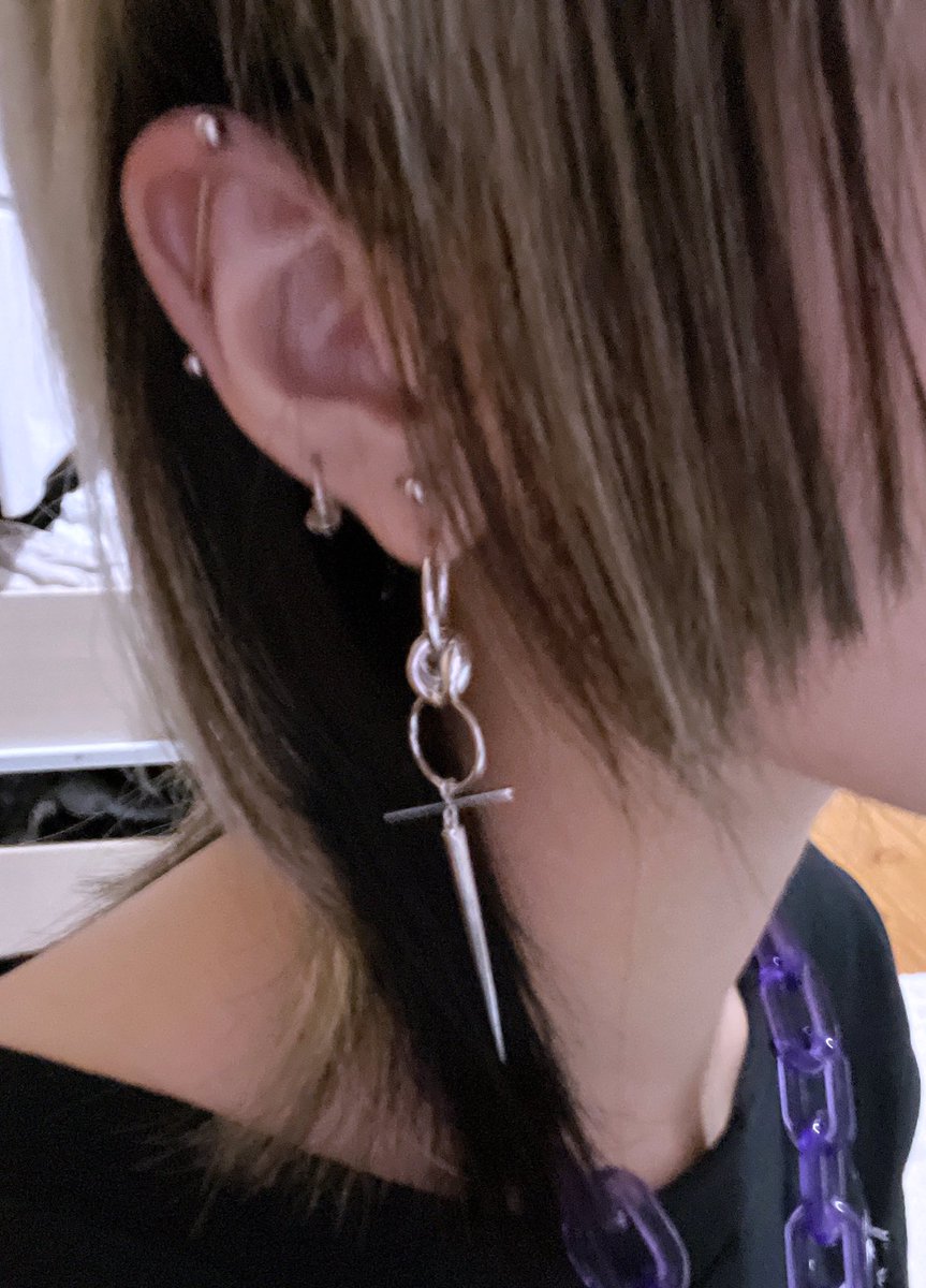 殿が考案されたピアスとネックレスです！ ピアスのぐるぐるしてる所は