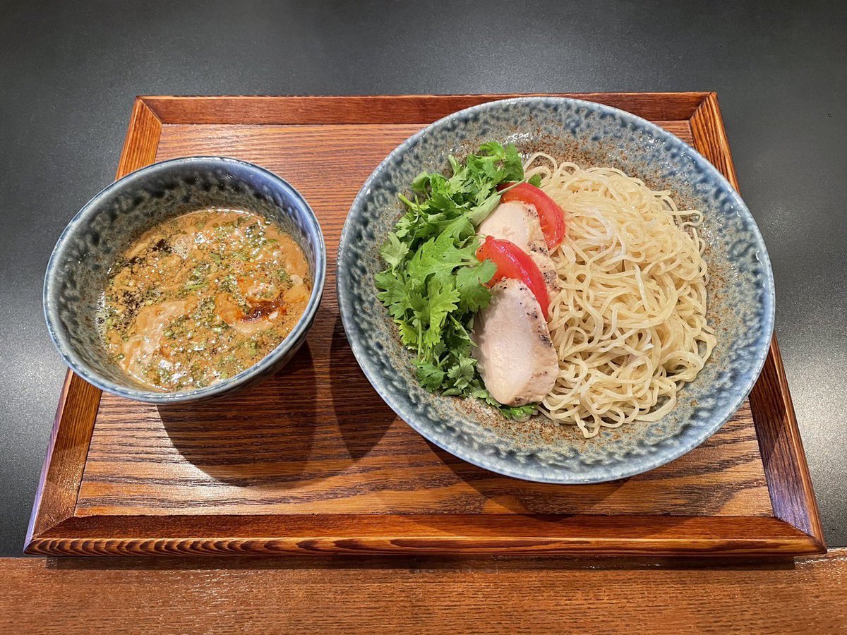 Omiruk5's tweet photo. おはようございます

9月24日(日)のカレー
「茄子のポークカレー」

限定「豆腐と薬味」
うちの限定が好きな方には
刺さると思いますよ

限定「パクゴマつけ麺」
もうすぐ終売です〜

朝晩は肌寒いくらい
待望の秋到来✨

各地でイベント真っ盛りですね〜

11:30〜16:00 https://t.co/M6OXC1cKer