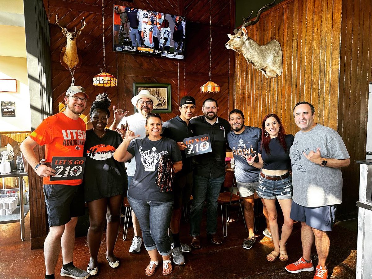 jtownsendtx's tweet image. Didn’t get the W but WE ARE PROUD OF OUR ‘RUNNERS!! Thank you River Pig Saloon for hosting our DFW Alumni watch party! We had a great time! @UTSAFTBL @UTSAAlumni @UTSA #foreverowdy #DMGB