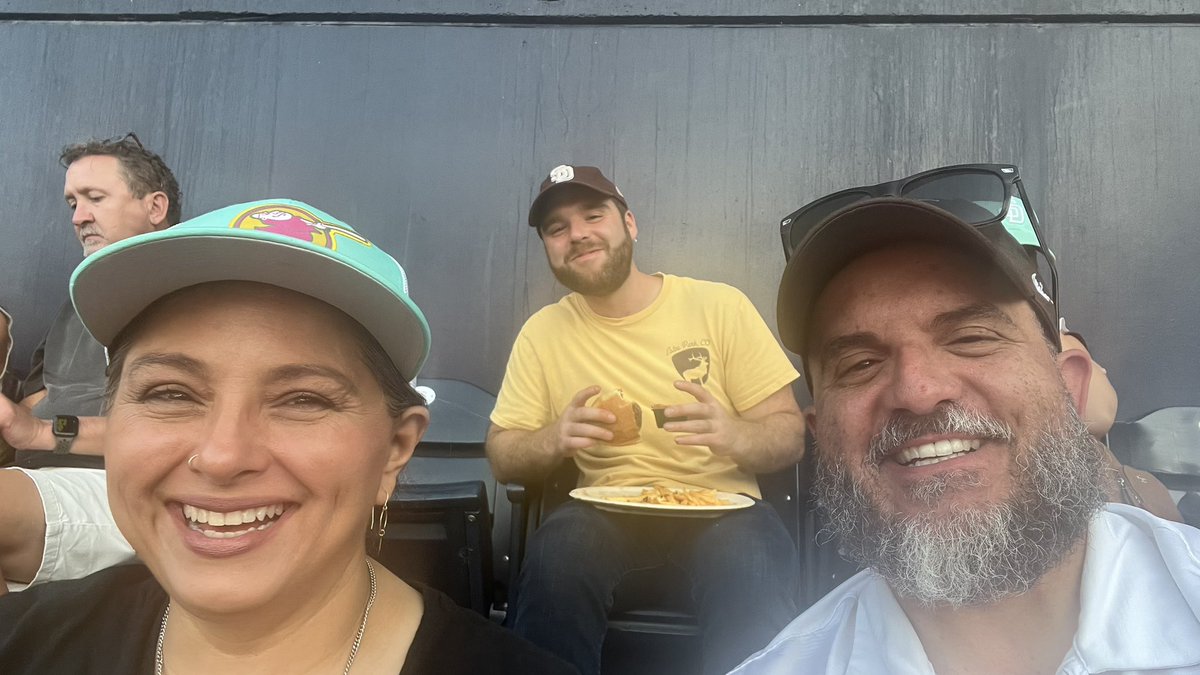 zaelit's tweet photo. @Padres #bringthegold https://t.co/2dqa7Q6XVR