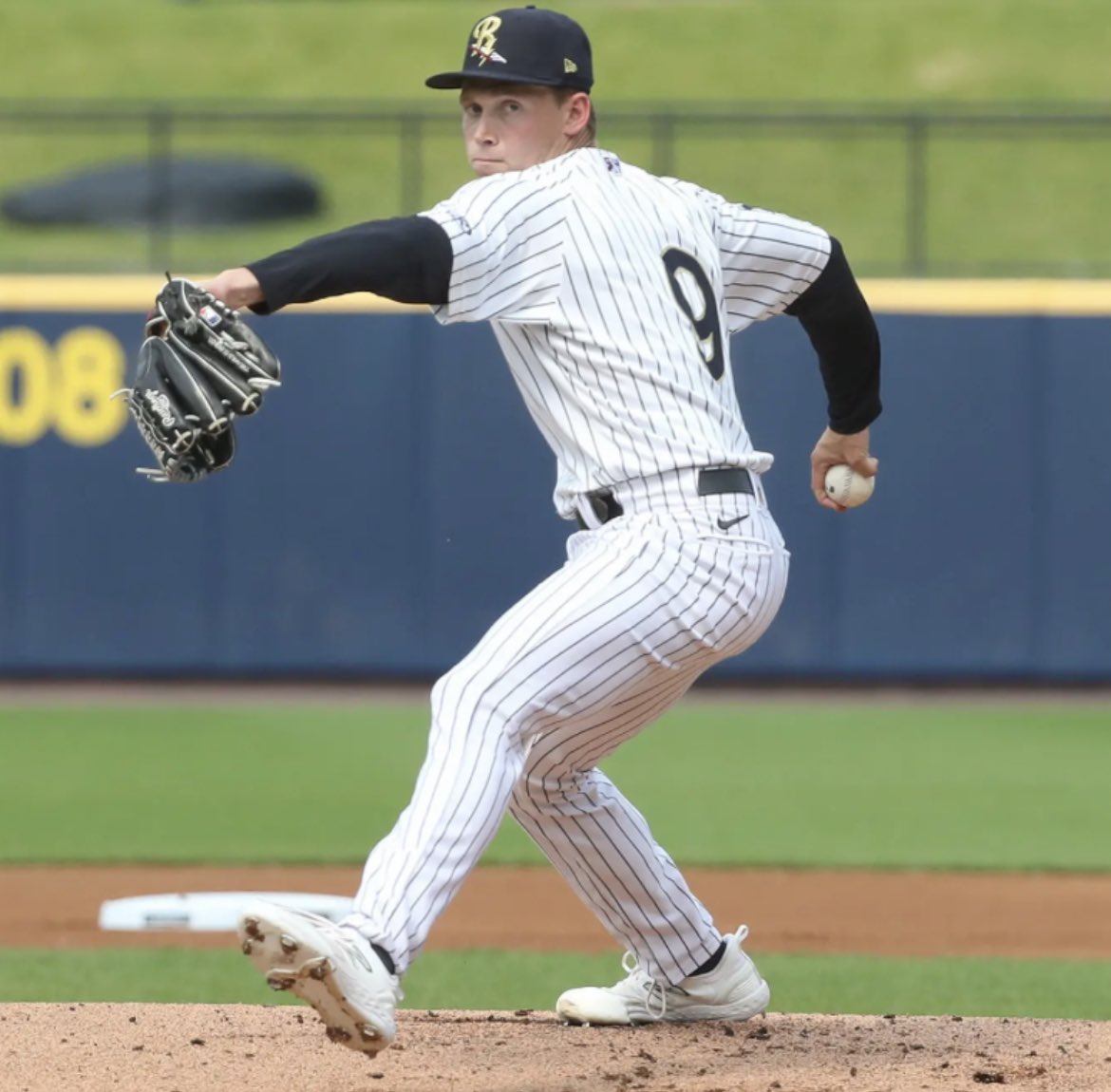 Will Warren ended his season on high note: 

🔹5 IP
🔹5 H
🔹1 ER
🔹2 BB
🔹7 SO

Warren pitched 124 innings with 142 strikeouts and a 3.41 ERA this season
