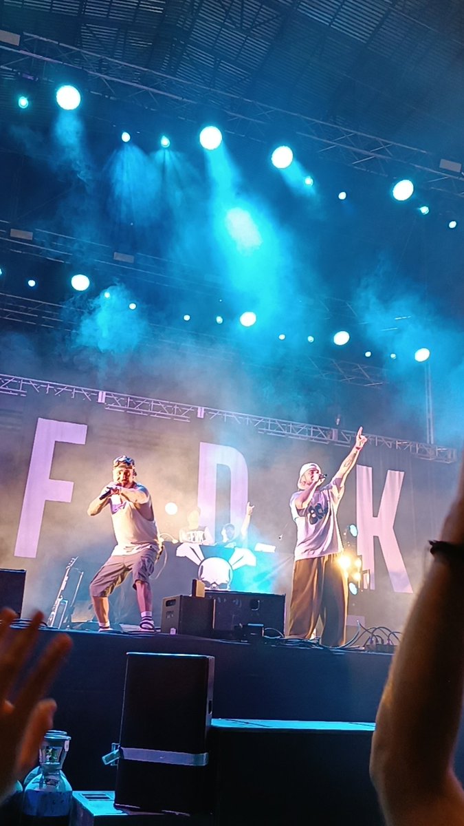 maripilict's tweet photo. Sueño cumplido, ver a estos señores juntos en mi ciudad. 💫
@SFDKoficial @kaze_cartagena bolazo! https://t.co/SIrE0ktFfo