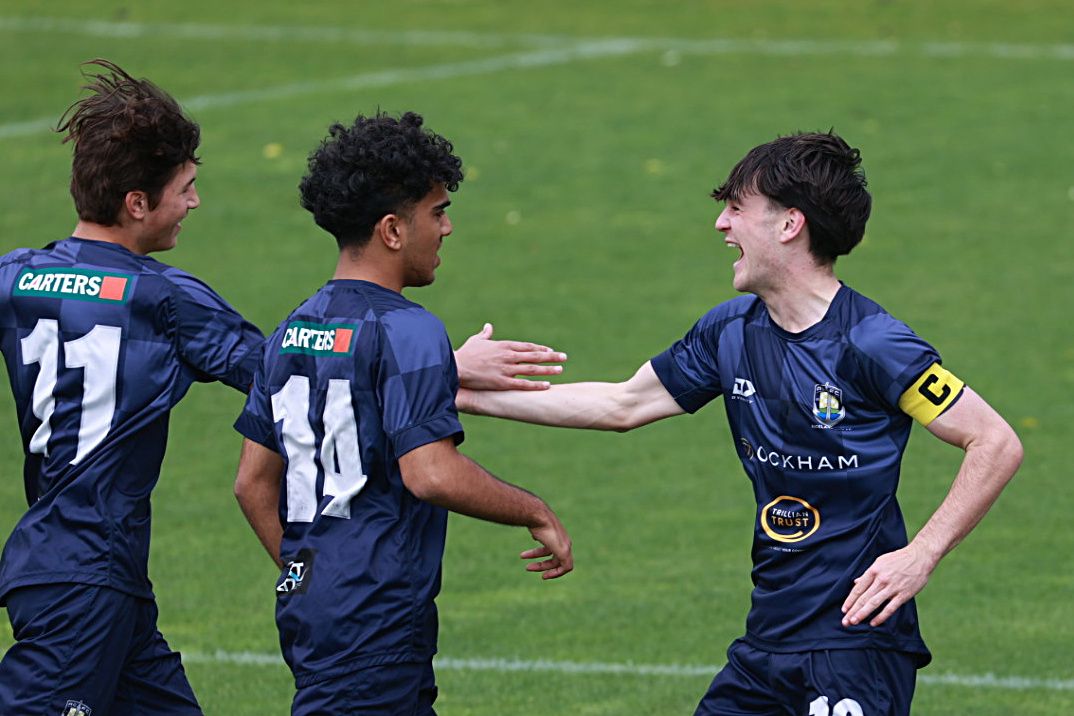 AucklandCity_FC's tweet photo. FULL TIME | 3-2
The #JuniorNavyBlues win the Junior Gridlock Derby by 3 goals to 2 over @ESAFC in a competitive encounter at Kiwitea Street this afternoon. Goals to Oscar Duffy, Stipe Ukich and Carlos Stulich.
#ACvES #YouthNationalLeague #StrengthInUnity #NavyBlues https://t.co/Vvx3C9ipGx
