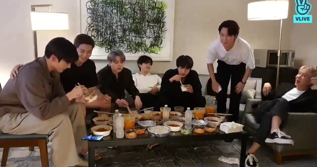 mhereonlyforbts's tweet image. Omg apparently it's the same place... I'm not crying you are 🥺😭