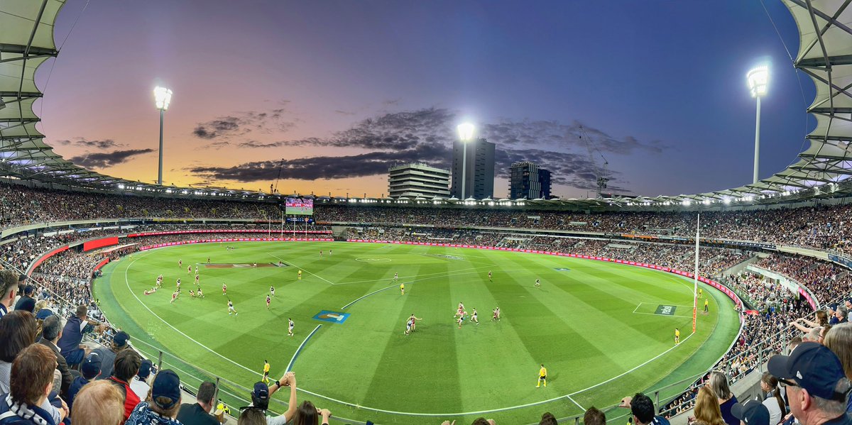 Westy_5's tweet photo. I generally don't tweet, but how much fun has the last few months been Bluebaggers? Sucks to get so close and not get there, but couldn't be prouder of this group. #flaggers24 @CarltonFC https://t.co/yuLsUHqmfy