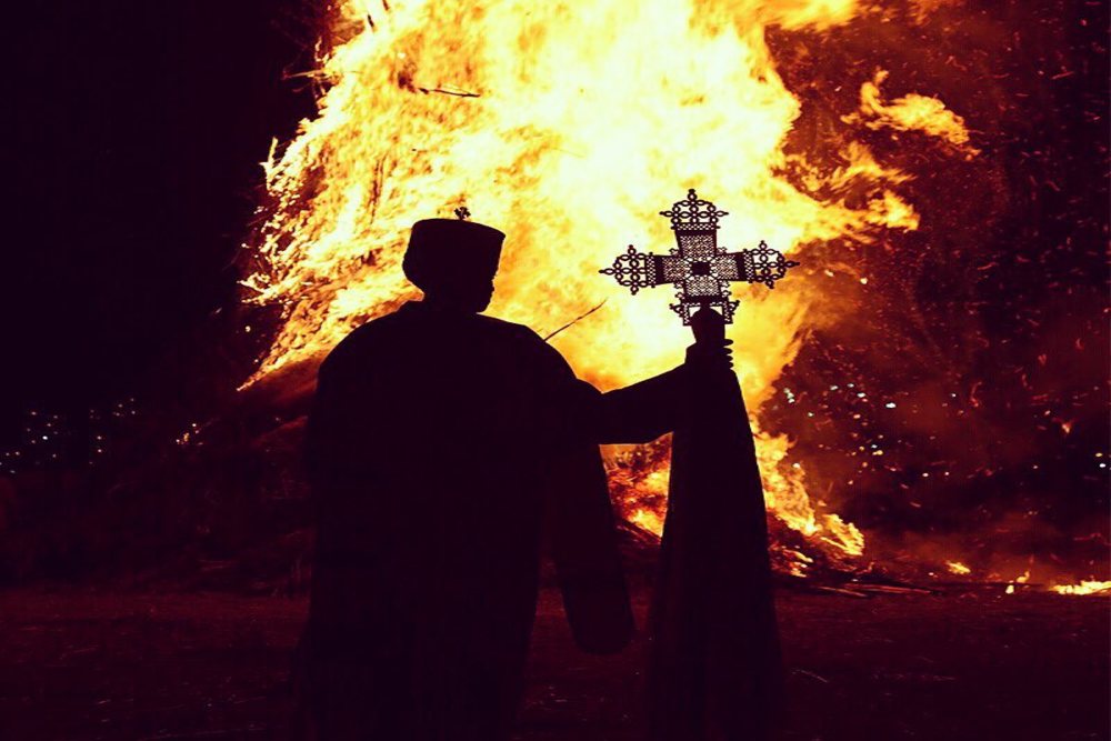 Hadgitourism's tweet photo. #Meskel, the #FindingOfTheTrueCross, is one of the most celebrated holidays in #Tigrai. Unlike #Timket, where the core celebration is held with water, #Meskel is a bonfire topped with an image of a #cross to which flowers are tied.
Happy Meskel!
https://t.co/OtuXykLeOu https://t.co/k0TWD4ZOv0