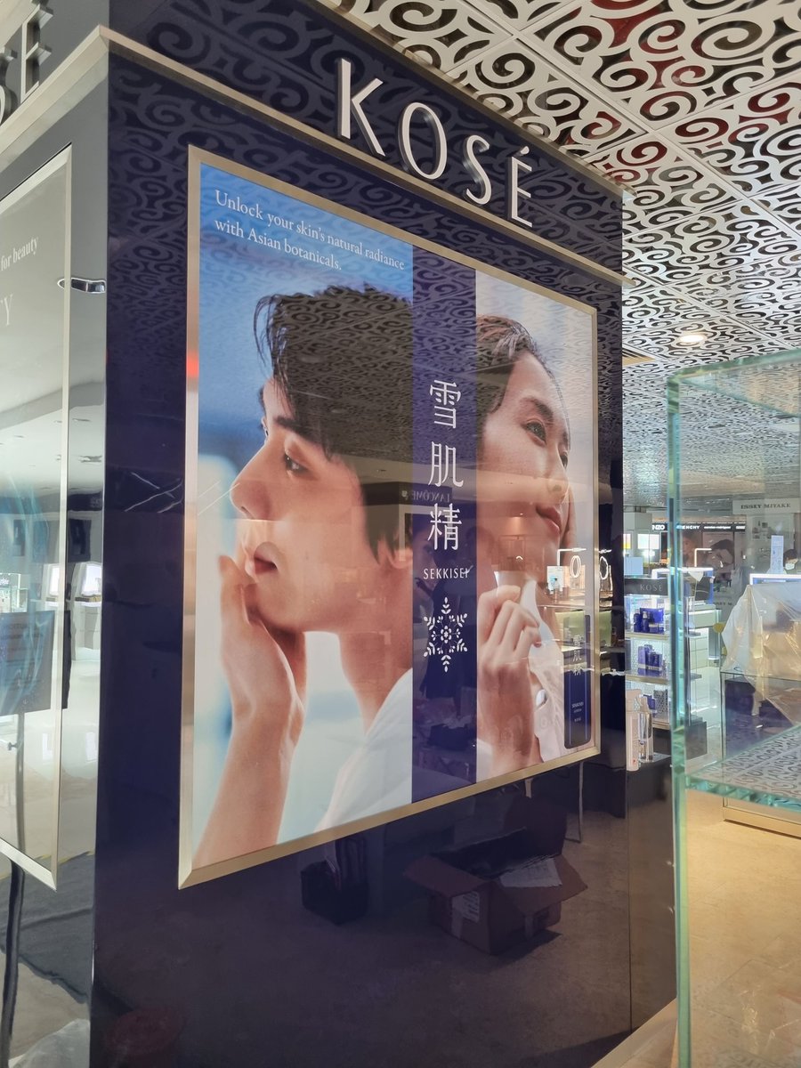 kriscornbeat's tweet photo. Who want to come see Yuzu?
Finally it's up! At... PARAGON METRO ORCHARD! At level 2 cosmetics! But be careful it's still doing some renovations around the area! Please Fanyus let the #Kosé girls know we want Merge from him! ❤️
#HANYUYUZURU #yuzu #羽生結弦 #雪肌精みやび
#sekkisei https://t.co/ZJiVRXba2G