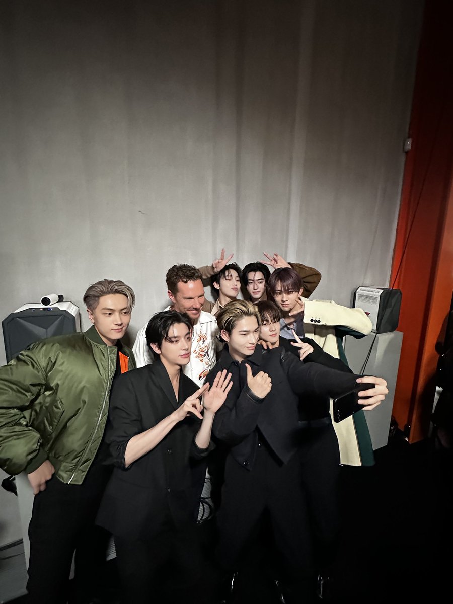 jongseongparrk's tweet photo. Glad that we’re seizing the epic moment with one of the Avengers cast, the Sorcerer Supreme, Doctor Strange. And when we took a pic with him, the thought that came out was only “I love you in every universe.” https://t.co/VWQnnxpM6S