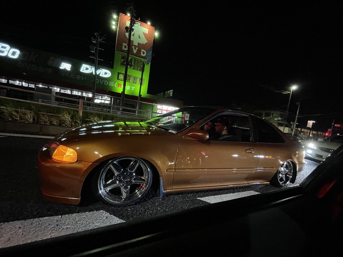 y1l_media's tweet photo. よく走ったWEEKEND BASH🏃♂️
気候も良くて楽しすぎた。
走ってたらすれ違うサイドマーカーのついた車。
良い時間でした。
街中を走る車が大好きです。
三重はホンマにええ所。
#weekendbash https://t.co/3bE2PNgfSj