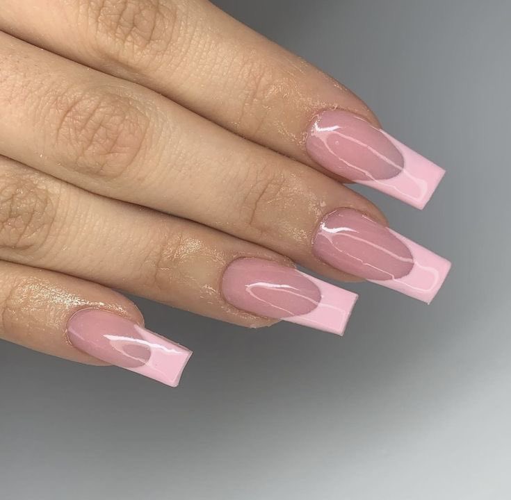 sakurafraise's tweet photo. i’m literally so obsessed with french tips https://t.co/aqw9fakZJ4
