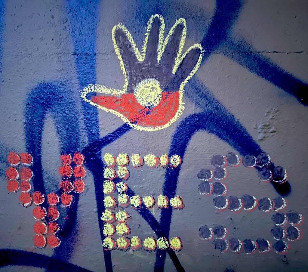 DemOnTheStreets's tweet photo. @itsonelouder 🤣Tell ‘em to speak to the hand, Dave.
✋🏾#HandsForYes
👉🏽https://t.co/eA4wz829sR https://t.co/tzMhlqbls3