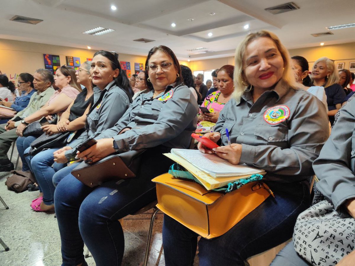Participación protagónica en III Congreso Pedagógico Estadal*

Los Directores de los CDCEP,  Coordinadores Territoriales y Supervisores del estado Zulia, participaron masiva y activamente en el III Encuentro Pedagógico Estadal por la consolidación de la calidad educativa.