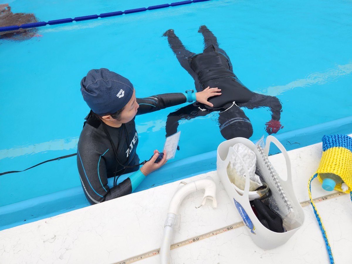 BlueArchCUP's tweet photo. 雨に負けず、がんばっております!
#八丈島 #BlueArchCUP #フリーダイビングプール種目競技会
#八丈ビューホテル https://t.co/IvsPAsNi3j
